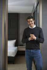 Russell Collection - Men s V-Neck Knitted Pullover Black Charcoal Marl French Navy /Titelbild